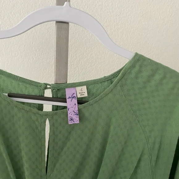 ALYA green top with front knot - Picture 5 of 8